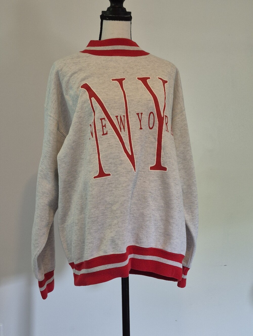 NY New York Graphic Sweatshirt - Gray with Red Trim Sz Large